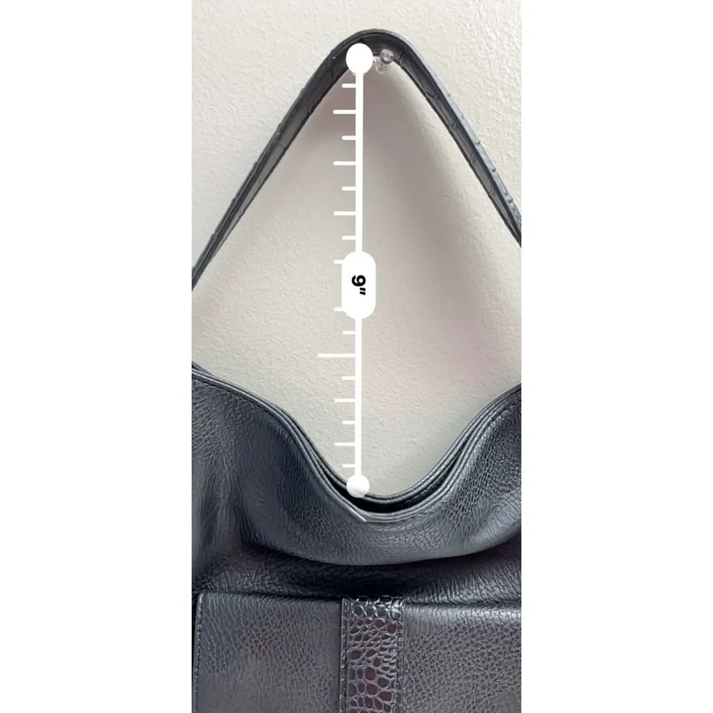 NWOT Olivia + Joy faux pebbled leather shoulder/hobo bag